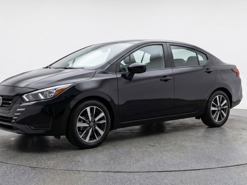 Used 2025 Nissan Versa SV image 3