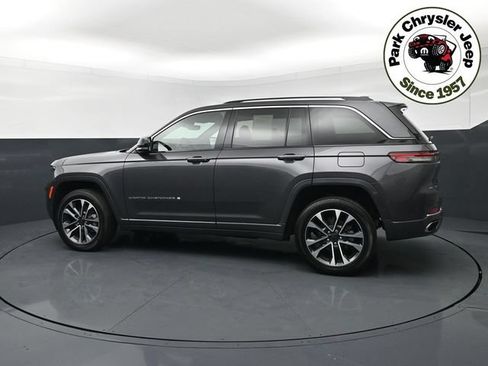 Used 2023 Jeep Grand Cherokee Overland AWD/4WD image 3