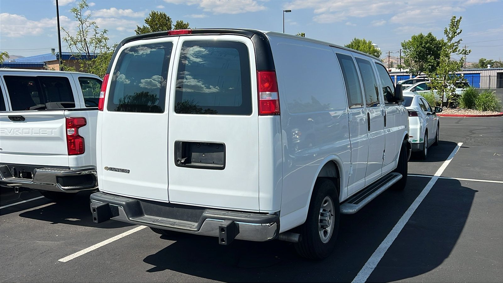 Used 2025 Chevrolet Express 2500 w/ Driver Convenience Package RWD image 3