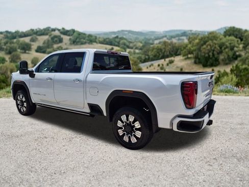Used 2025 GMC Sierra 2500 Denali w/ Denali Reserve Package AWD/4WD image 8