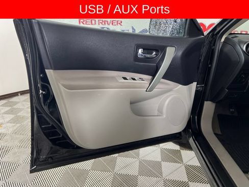 Used 2013 Nissan Rogue SV w/ Premium Pkg FWD image 11