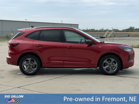 Used 2023 Ford Escape ST-Line w/ Tech Pack #1 AWD/4WD image 3
