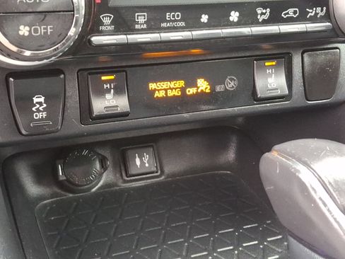 Used 2019 Toyota RAV4 XLE Premium w/ Cold Weather Package AWD/4WD image 25