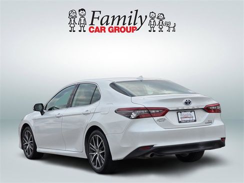 Used 2023 Toyota Camry XLE image 3