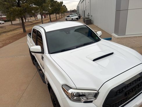 Used 2020 Toyota Tacoma TRD Sport image 30