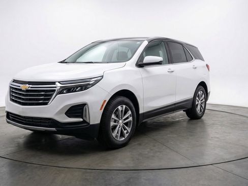 Used 2025 Chevrolet Equinox LT image 3