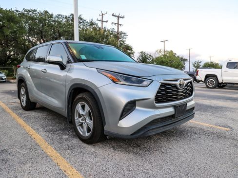Used 2021 Toyota Highlander L FWD image 6