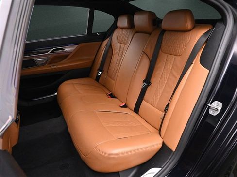 Used 2022 BMW 750i xDrive 750i xDrive w/ Executive Package image 16