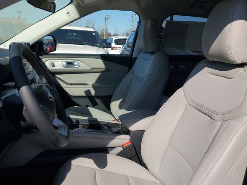 New 2026 Ford Explorer Active w/ Active Comfort Package image 9
