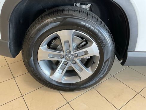 Used 2025 Honda Pilot EX-L image 8