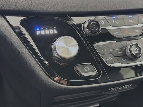 Used 2025 Chrysler Pacifica Select FWD image 20