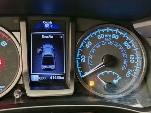 Used 2020 Toyota Tacoma TRD Sport image 12