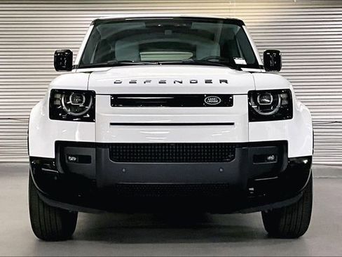 New 2026 Land Rover Defender 130 X-Dynamic SE image 2