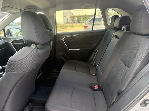 Used 2019 Toyota RAV4 LE w/ Carpet Mat Package FWD image 23