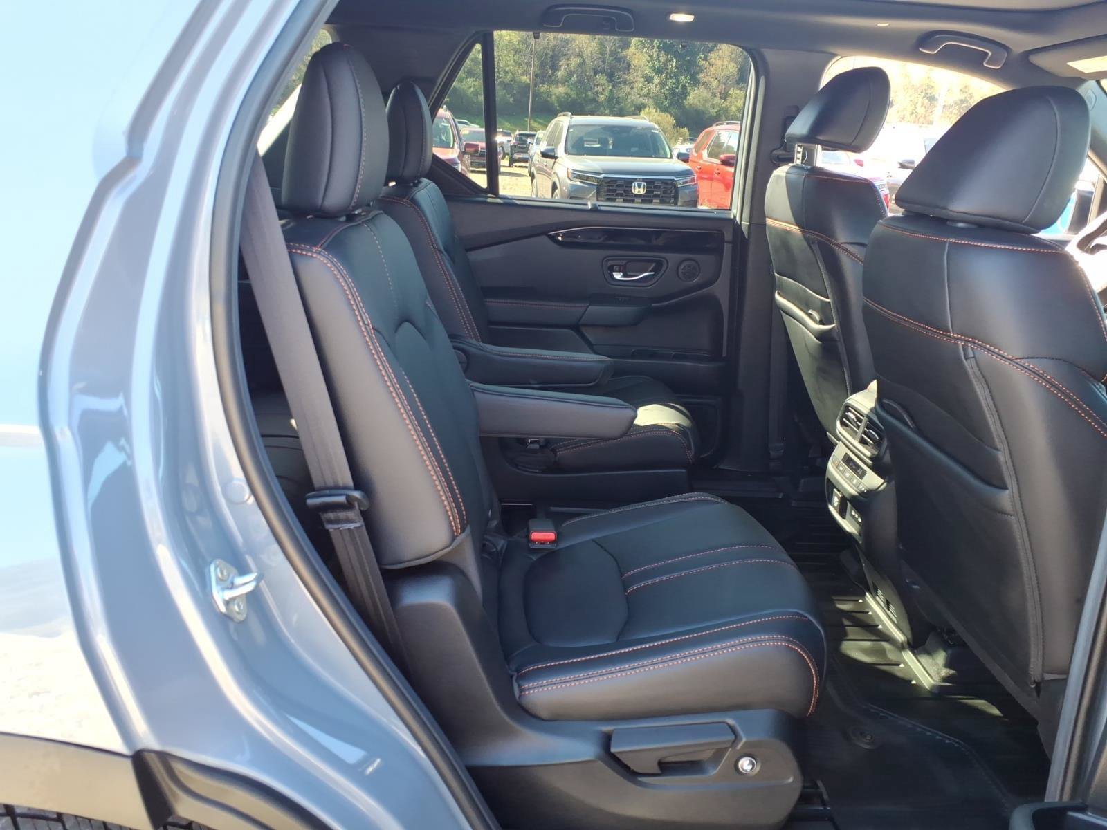 Certified 2025 Honda Pilot TrailSport image 22