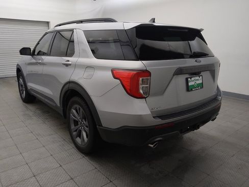 Used 2021 Ford Explorer XLT w/ Equipment Group 202A AWD/4WD image 5
