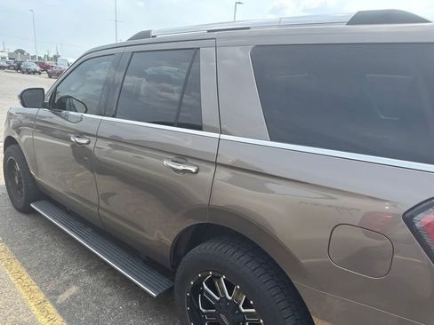 Used 2019 Ford Expedition Limited w/ Equipment Group 301A AWD/4WD image 18