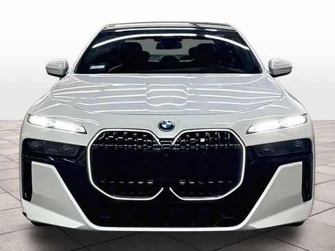 Used 2026 BMW 750e xDrive w/ Executive Package AWD/4WD image 3