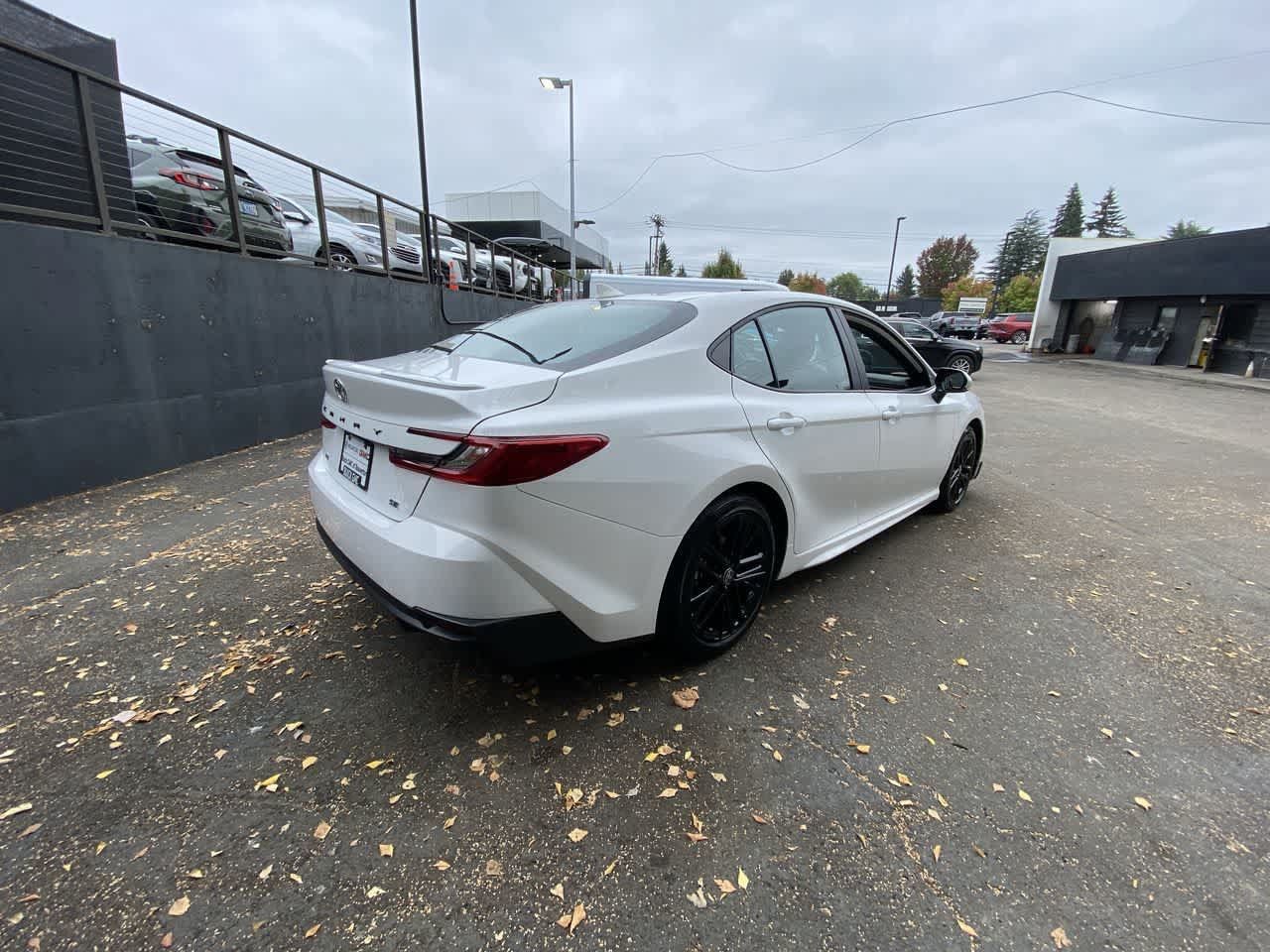 Used 2025 Toyota Camry SE FWD image 6