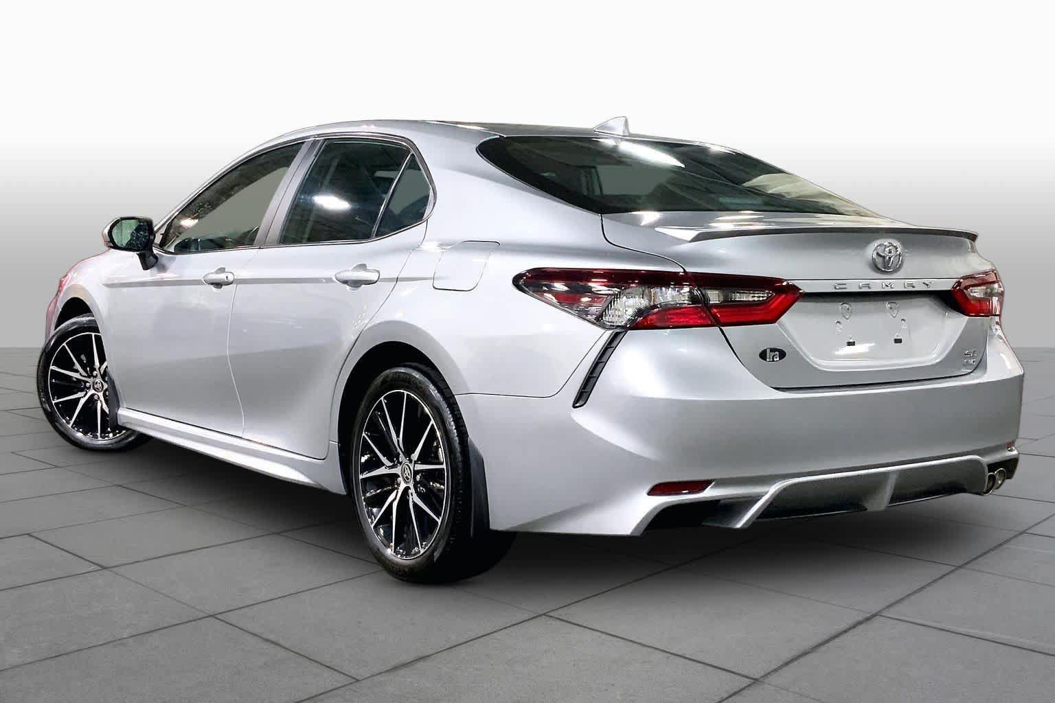 Used 2024 Toyota Camry SE w/ Cold Weather Package AWD/4WD image 12