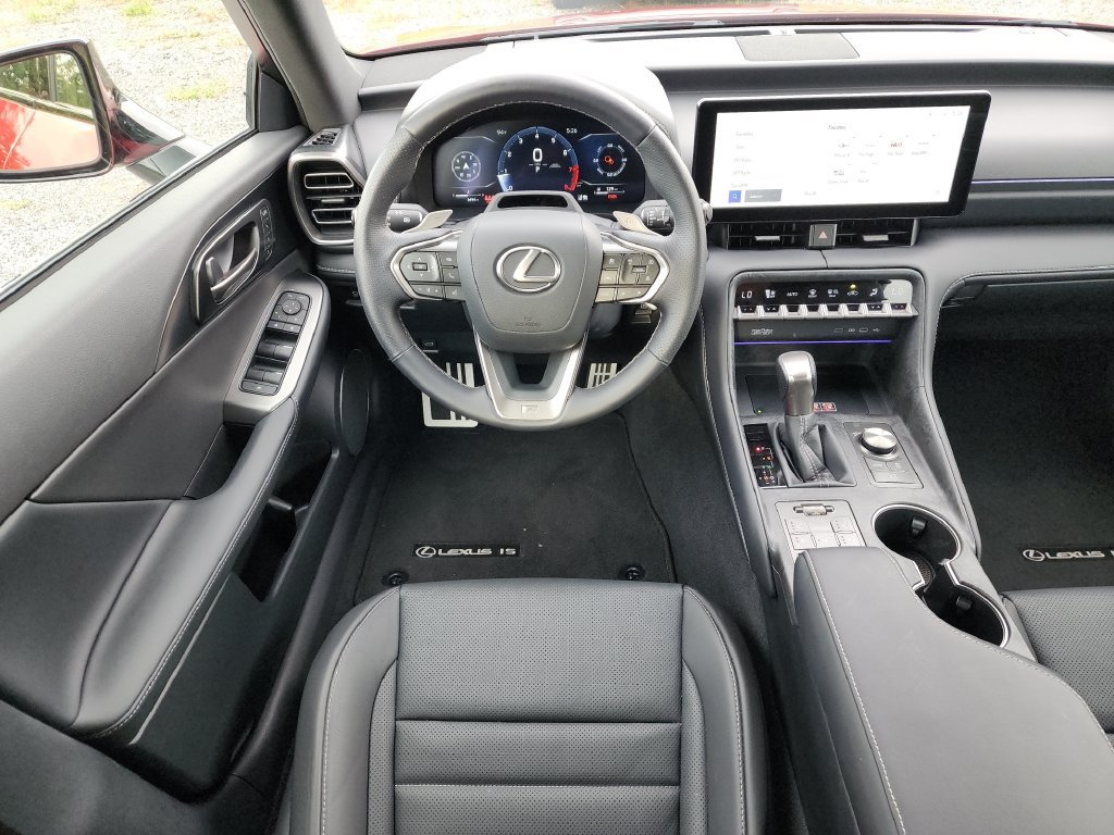 Used 2026 Lexus IS 350 F Sport w/ Technology Package RWD image 16
