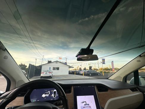 Used 2018 Tesla Model X 75D AWD/4WD image 31