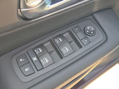 New 2026 Chrysler Voyager LX image 15