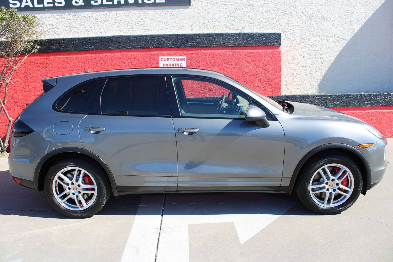 Used 2011 Porsche Cayenne Turbo AWD/4WD image 1