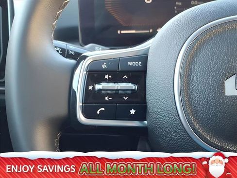 Used 2025 Kia Sorento S image 30