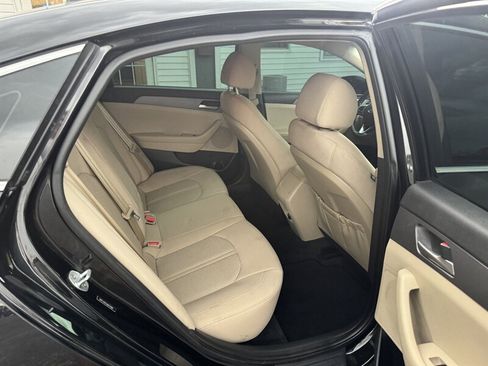 Used 2018 Hyundai Sonata SE FWD image 12