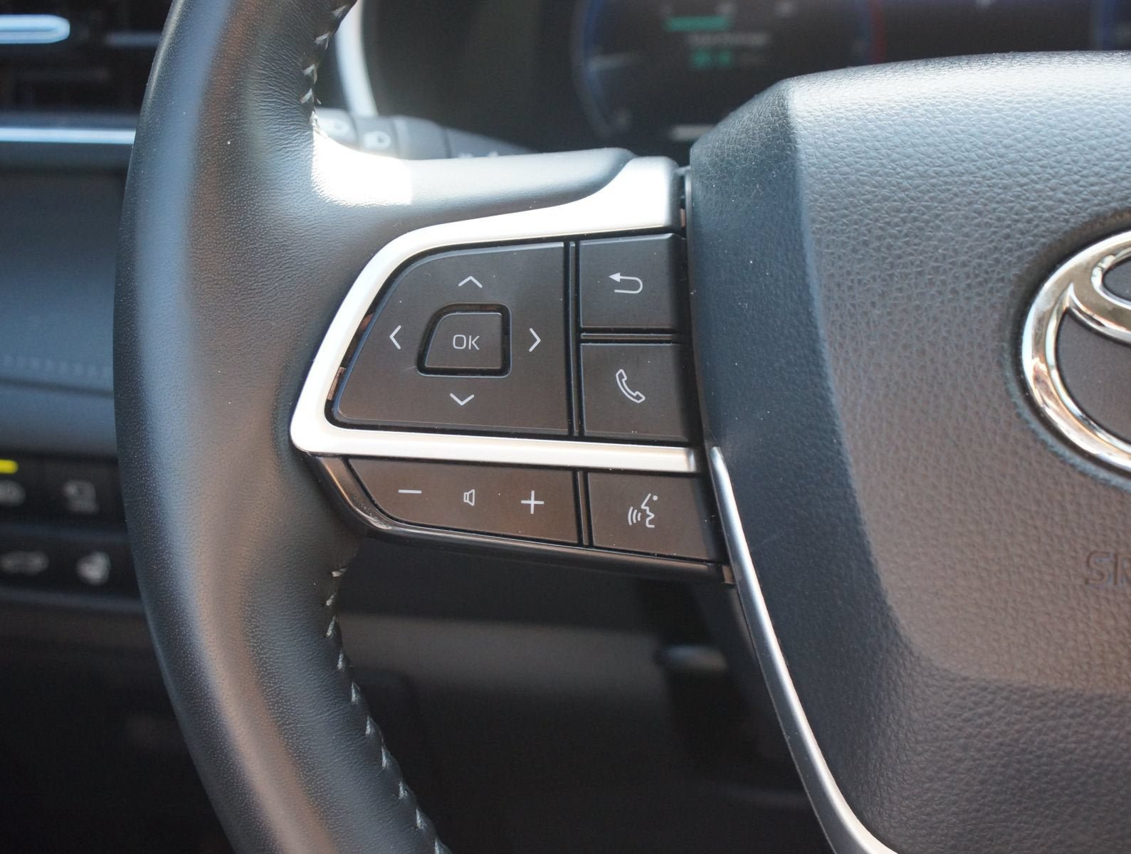 Used 2024 Toyota Highlander Limited FWD image 10