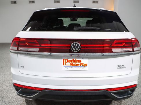 Used 2024 Volkswagen Atlas Cross Sport SE FWD image 8