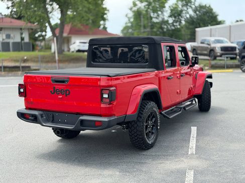 Used 2024 Jeep Gladiator Sport AWD/4WD image 7
