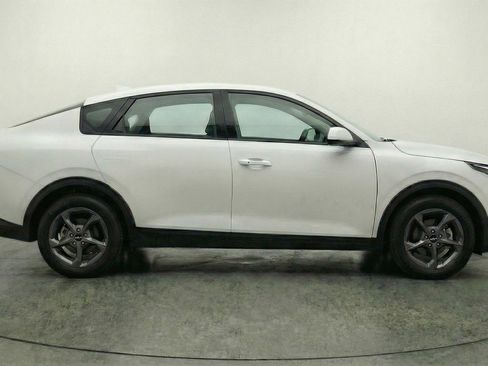 Used 2025 Kia K4 LXS image 11