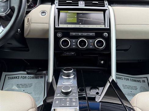 Used 2018 Land Rover Discovery HSE image 12