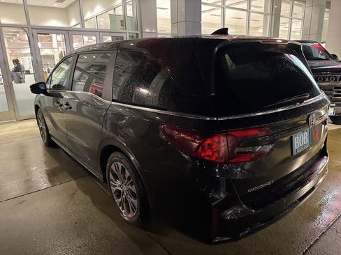 Used 2025 Honda Odyssey Touring image 3