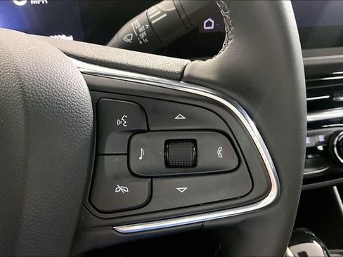 Used 2025 Buick Envista Sport Touring image 19