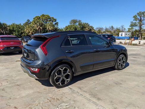 Certified 2023 Kia Niro SX Touring image 9