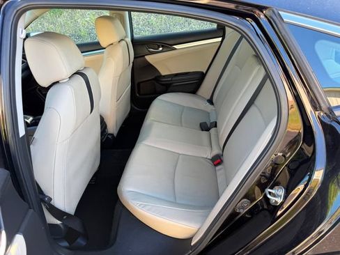 Used 2018 Honda Civic Touring image 6