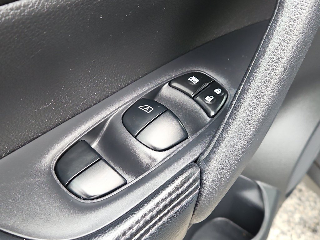 Used 2014 Nissan Rogue SV w/ SV Premium Package AWD/4WD image 27
