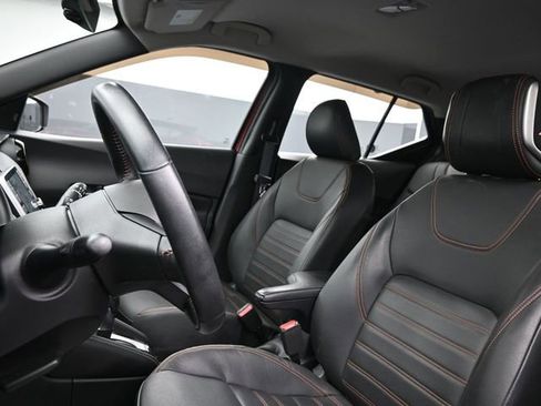 Used 2020 Nissan Kicks SR w/ SR Premium Package image 10