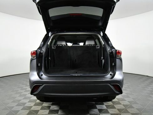 Used 2023 Toyota Highlander LE image 26