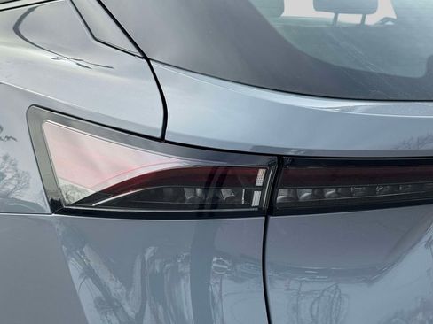 Used 2024 Nissan Ariya AWD image 11