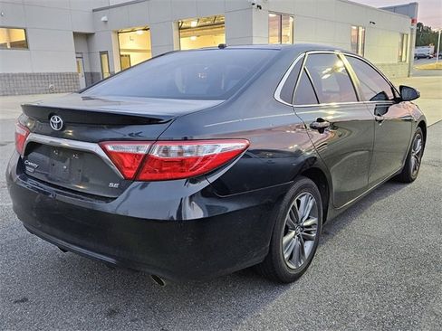 Used 2016 Toyota Camry SE image 10