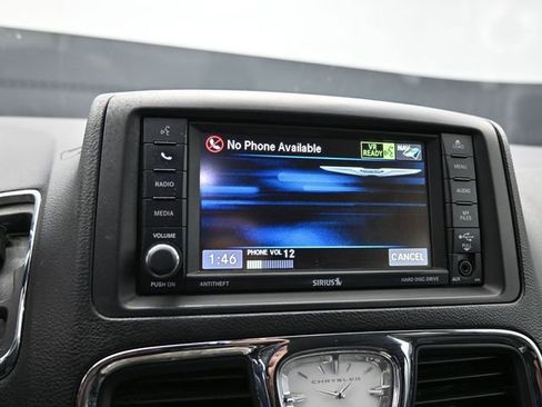 Used 2016 Chrysler Town & Country Touring-L w/ Driver Convenience Group image 25