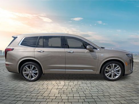 Used 2023 Cadillac XT6 Premium Luxury FWD image 4