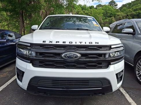 Used 2023 Ford Expedition Limited AWD/4WD image 2