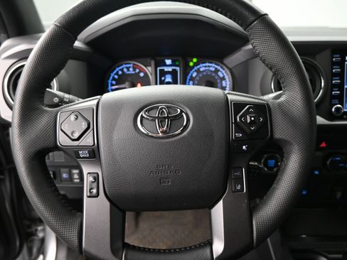 Certified 2022 Toyota Tacoma TRD Off-Road image 11