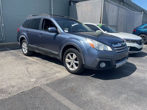Used 2013 Subaru Outback 2.5i Limited w/ Moonroof Pkg AWD/4WD image 3