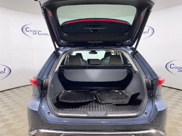 Used 2024 Toyota Venza XLE AWD/4WD image 6